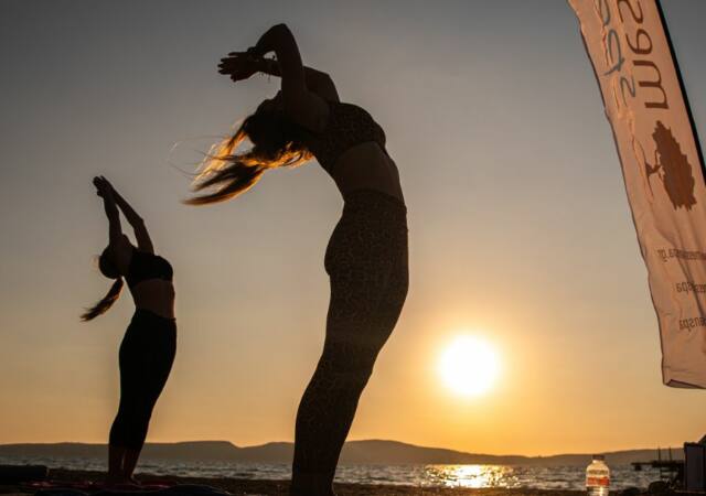 Navarino Challenge_Yoga by Elias Lefas