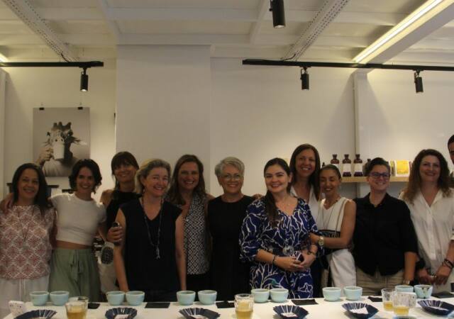 Coffee experts στο Colombian Coffee Cupping