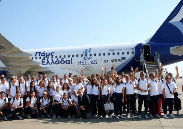Ολυμπιακοί Αγώνες 2024, το πλήρωμα της AEGEAN και οι αθλητές της ολυμπιακής αποστολής στο αεροδρόμιο πριν την αναχώρηση για το Παρίσι.