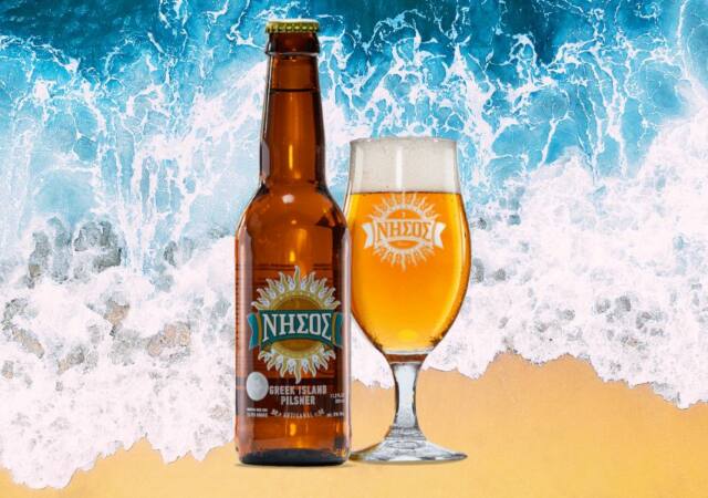 Νήσος Pilsner στο μπουκάλι και στο ποτήρι