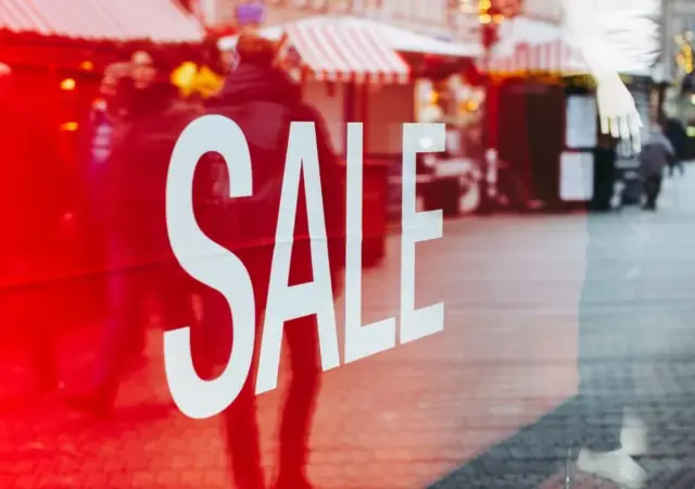 Κατάστημα με χειμερινές εκπτώσεις