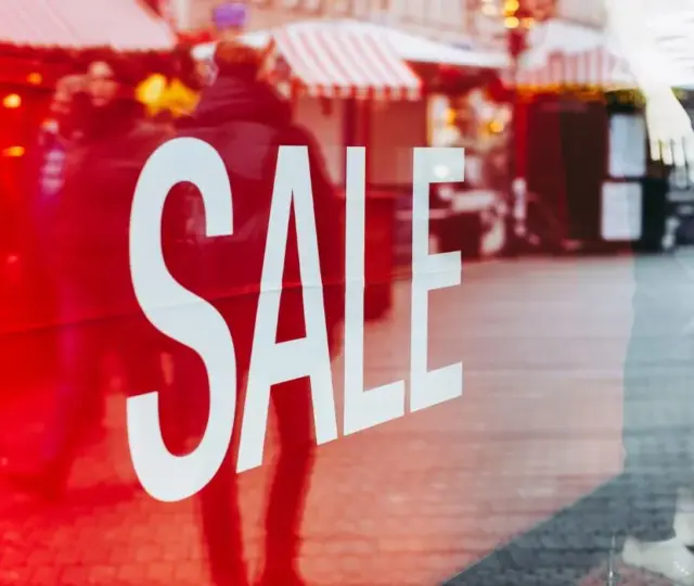 Κατάστημα με χειμερινές εκπτώσεις