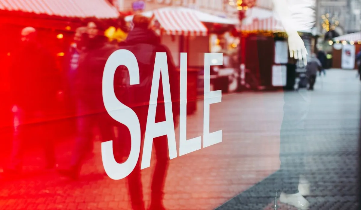 Κατάστημα με χειμερινές εκπτώσεις